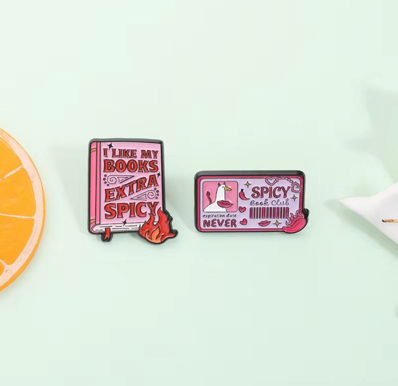 🔥🩷 Spicy Book Club 2er Set Pin