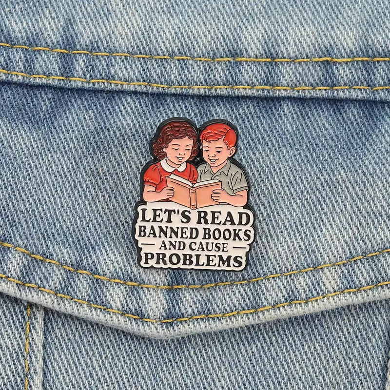 "Let´s read banned books and couse Problems" Vintage Pin