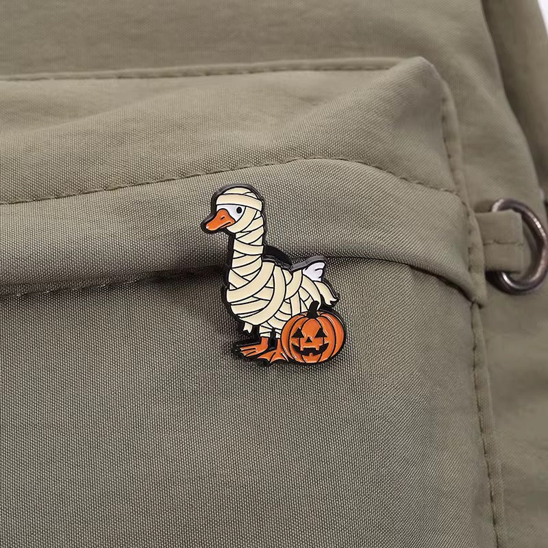🪿🎃 Halloween Gänse Pin Set – 4er Emaille Anstecknadel