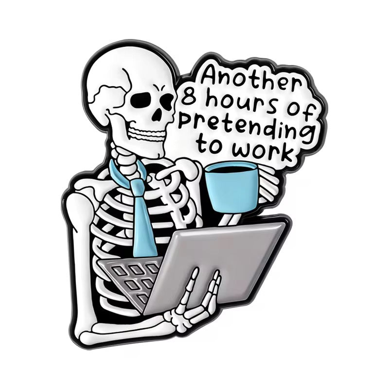 „Another 8 Hours of Pretending to Work" Skelett Emaille Pin
