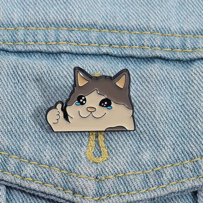 „Smile Through The Pain" Weinende Katzen Meme Emaille Pin