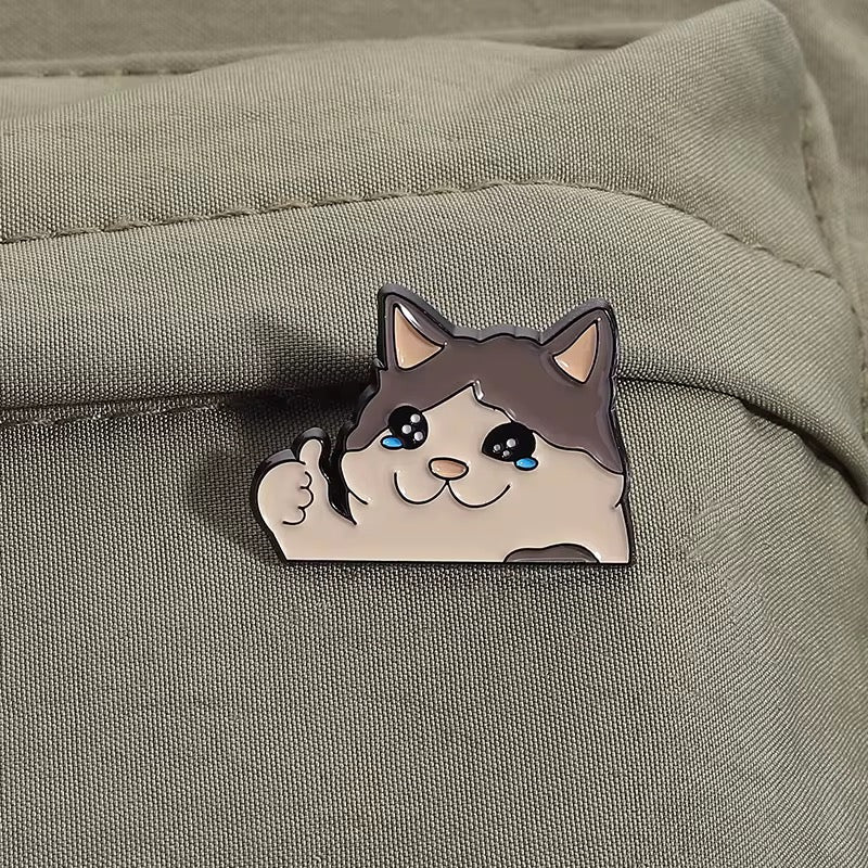 „Smile Through The Pain" Weinende Katzen Meme Emaille Pin