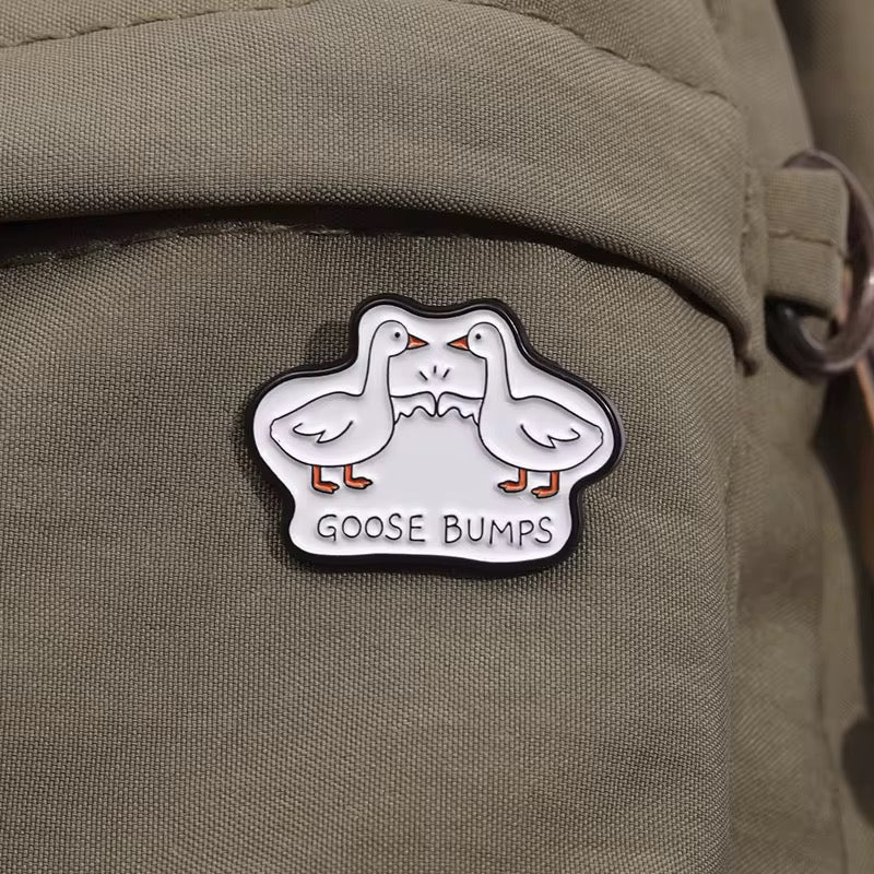 Goose Bumps Gans  Pin