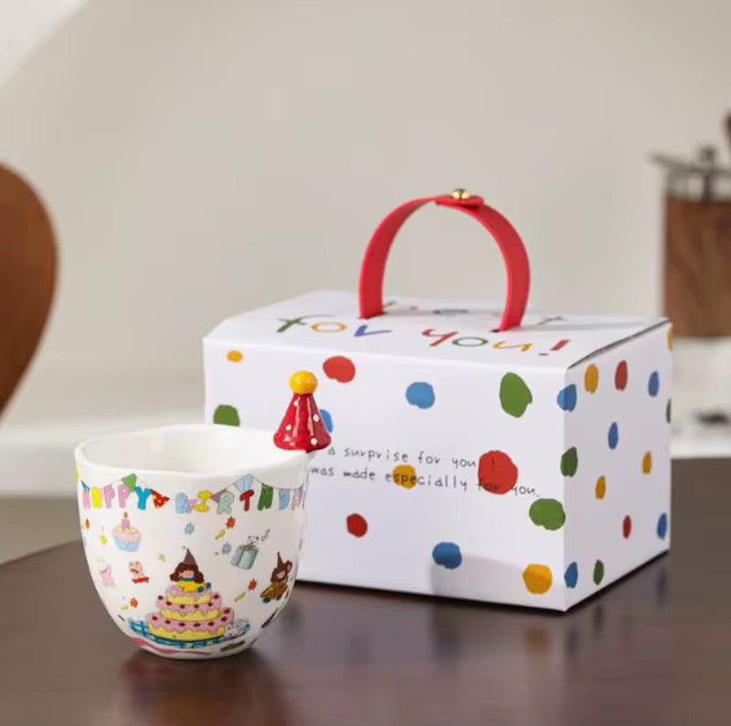 Happy Birthday Keramiktasse 280 ml  mit Partyhut-Detail